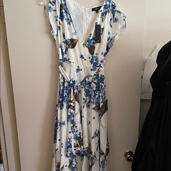 Tahari Blue and White Floral Maxi Dress. - Picture 1 of 2